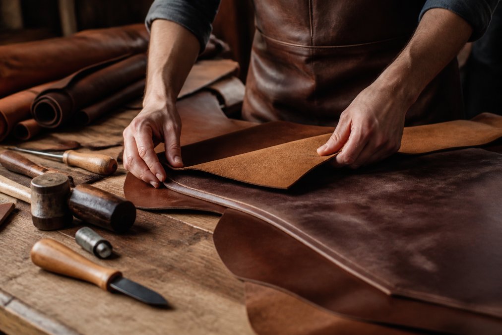 How to Identify Genuine Handcrafted Leather: 2026 Guide