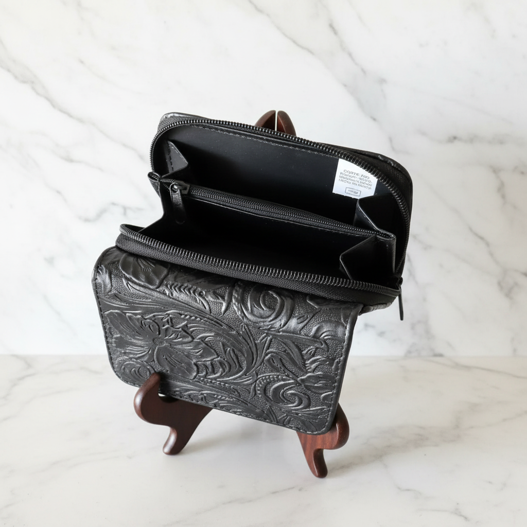 Cartera negra stand mármol 4
