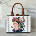 Frida Kahlo con mármol blanco