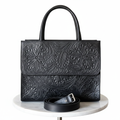 Bolsa Rectangular Negra con Triple Organización y Cincelado