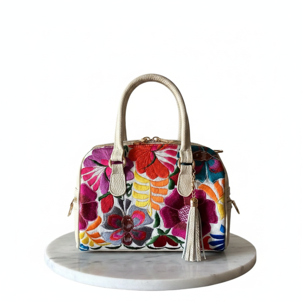 Bolsa Rectangular de Piel Blanca con Telar y Bolsas Laterales