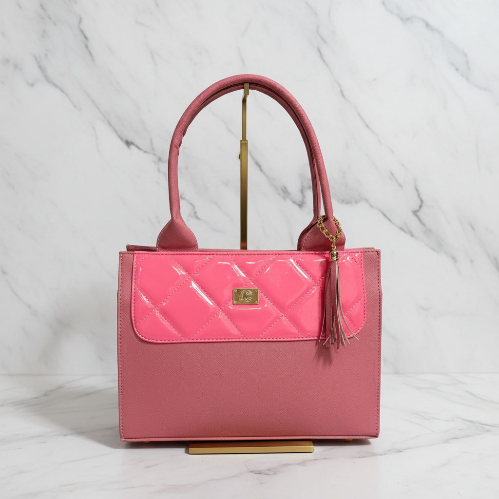 Rosalía — Pink Quilted Handbag with Tassel | Bolsa de Mano Rosa con Flap Acolchado